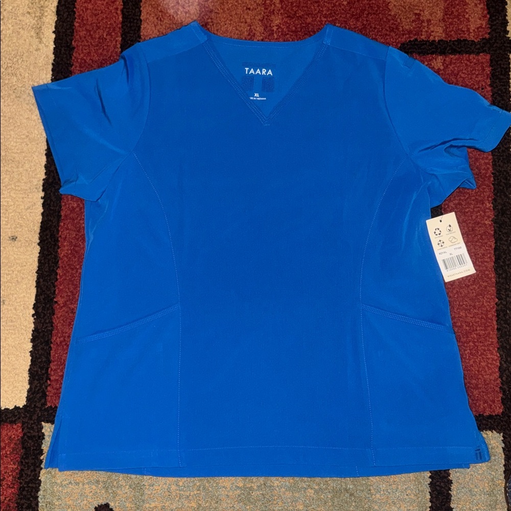 NWT‎ Taara Scrub Top